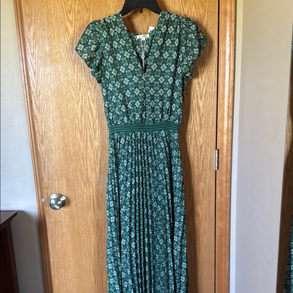 Max Studio Green and White Pleated Midi dress